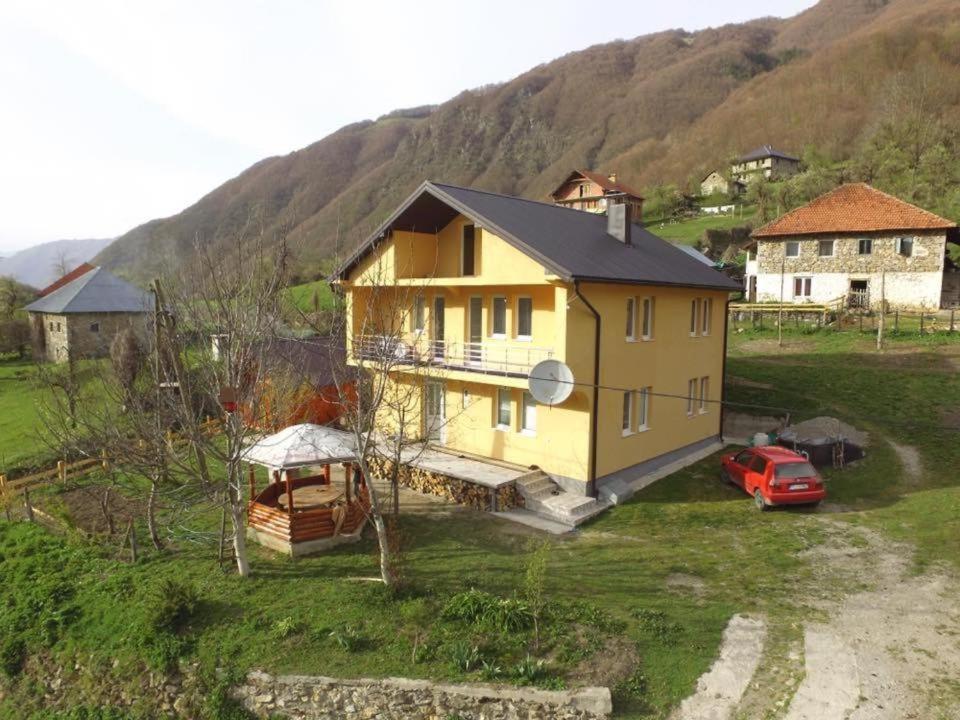 Dedushi Guesthouse &Wood Cabins-Camping Place Gusinje Exterior photo